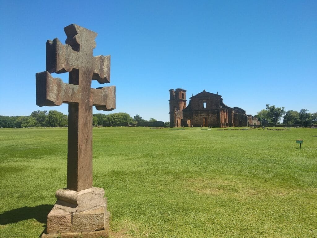 São Miguel das Missões: Um lugar para passear e aprender um pouco mais da nossa história 3 cruz sao miguel das missoes